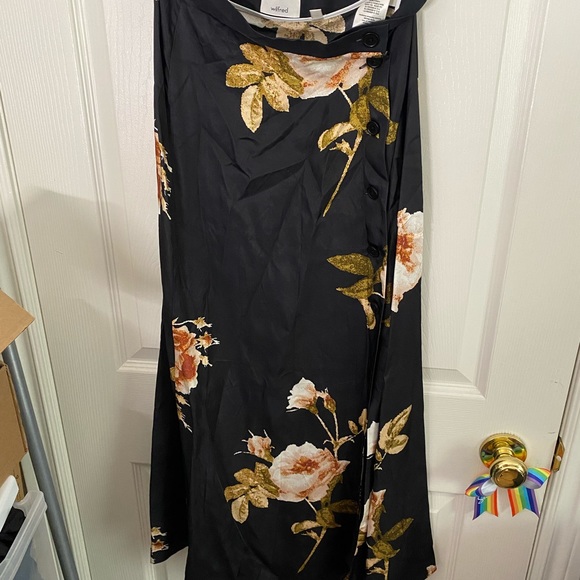 Aritzia Wilfred Floral Button Skirt Size 4 - Picture 2 of 4